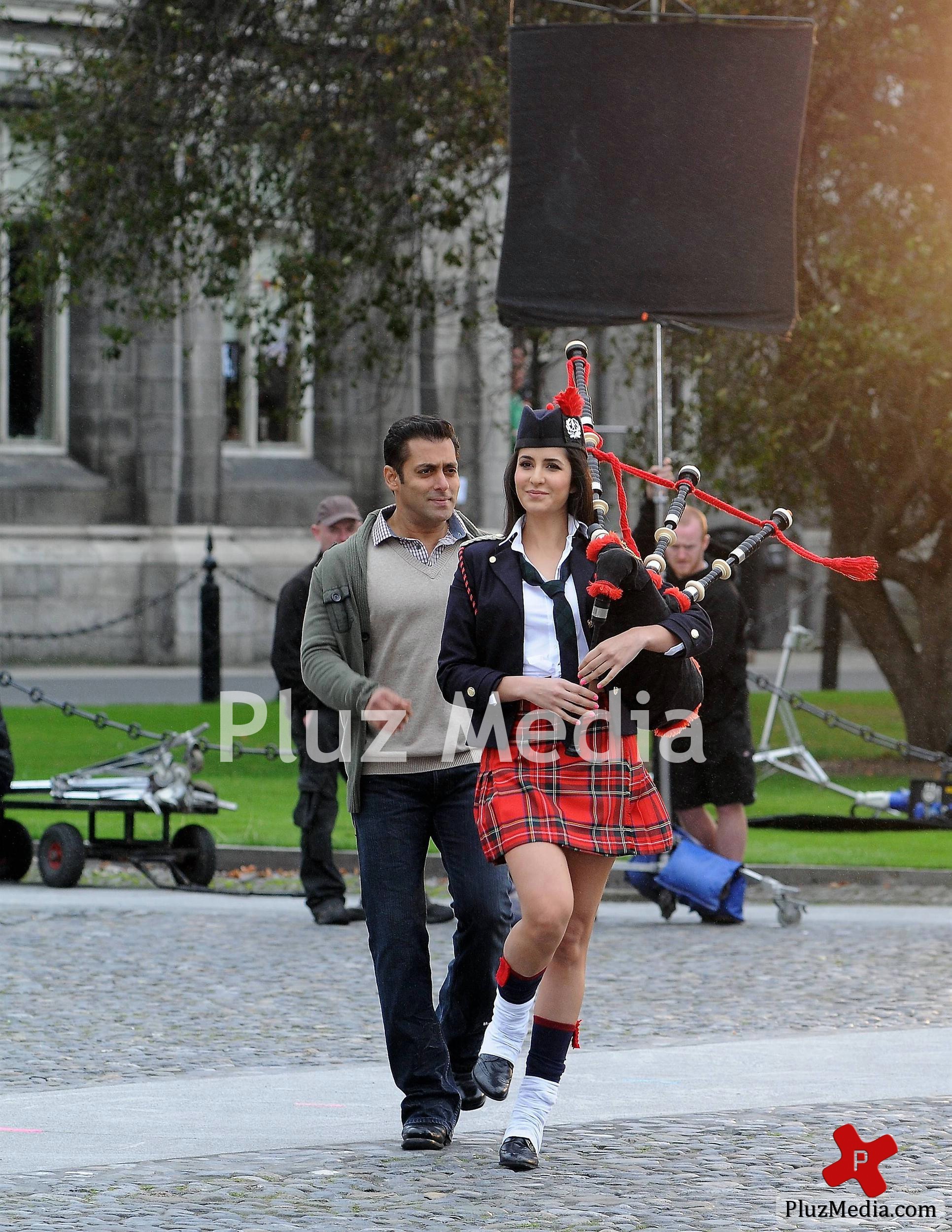 A dance scene is filmed on the set of the movie 'Ek Tha Tiger' | Picture 99892